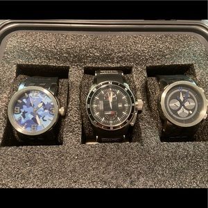 Invicta Watches (3) with a 3 slot dive case.